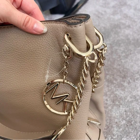 New!⚡️NWT MICHAEL KORS Lillie Taupe Truffle Pebbled Leather Shoulder Bag - Picture 5 of 16